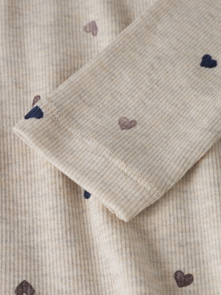 Topp Nutti Långärmad Ribbad Hjärtan Beige