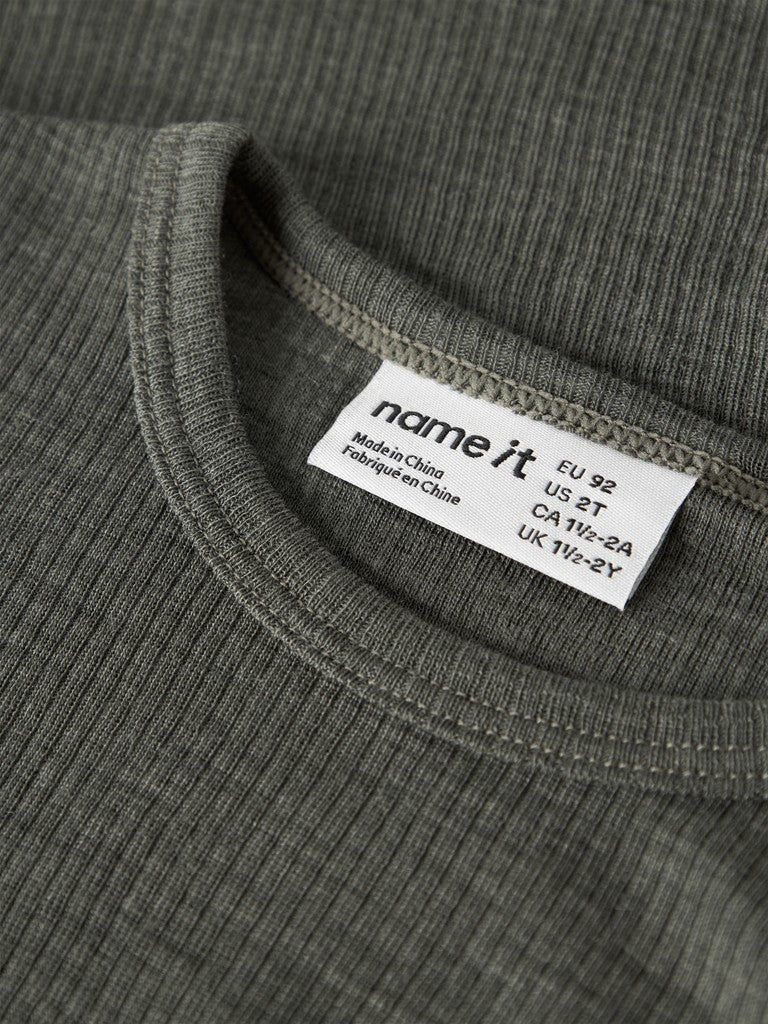 Topp Merinoull Wax M Ribbad Enfärgad Grön