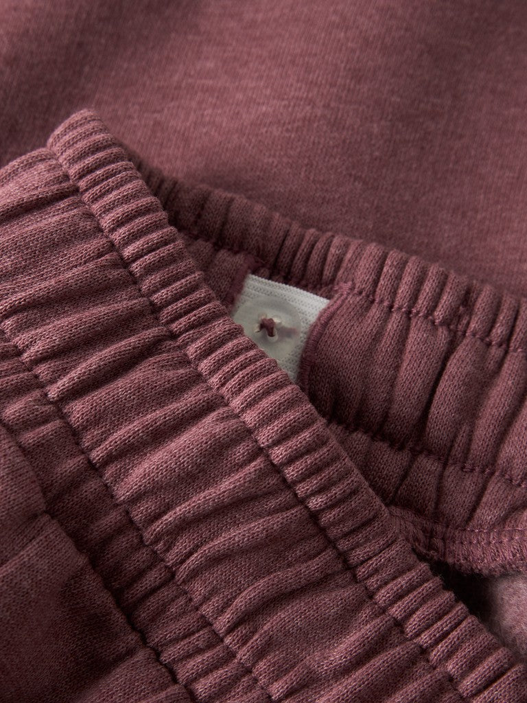 Sweatbyxa Vima Barrel Enfärgad Vinröd