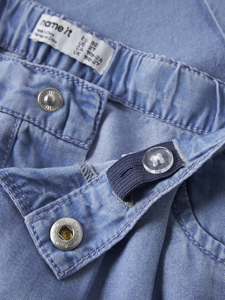 Jeansshorts Bella M Lös Passform Medium Tvätt Blå